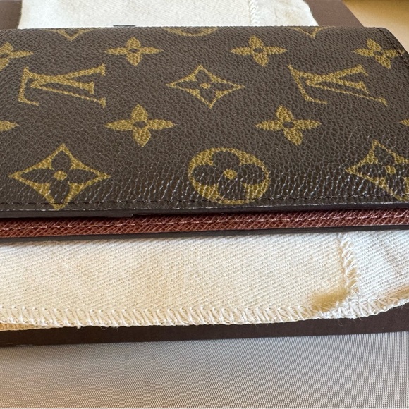 Louis Vuitton Monogram Passport Cover - Picture 5 of 14